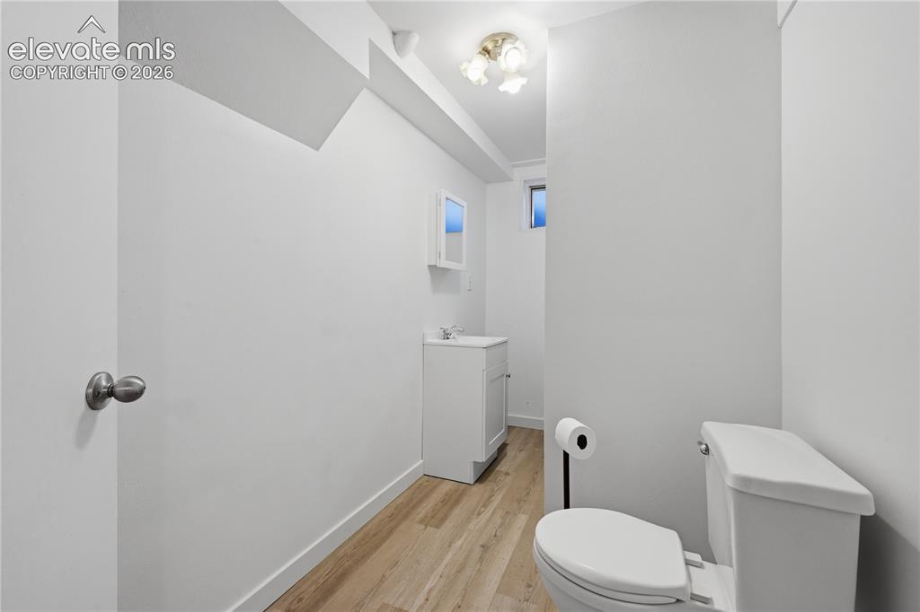 Image 22 of 32: Bathroom