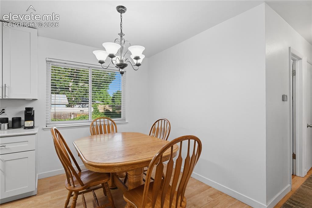 Image 6 of 32: Dining Area
