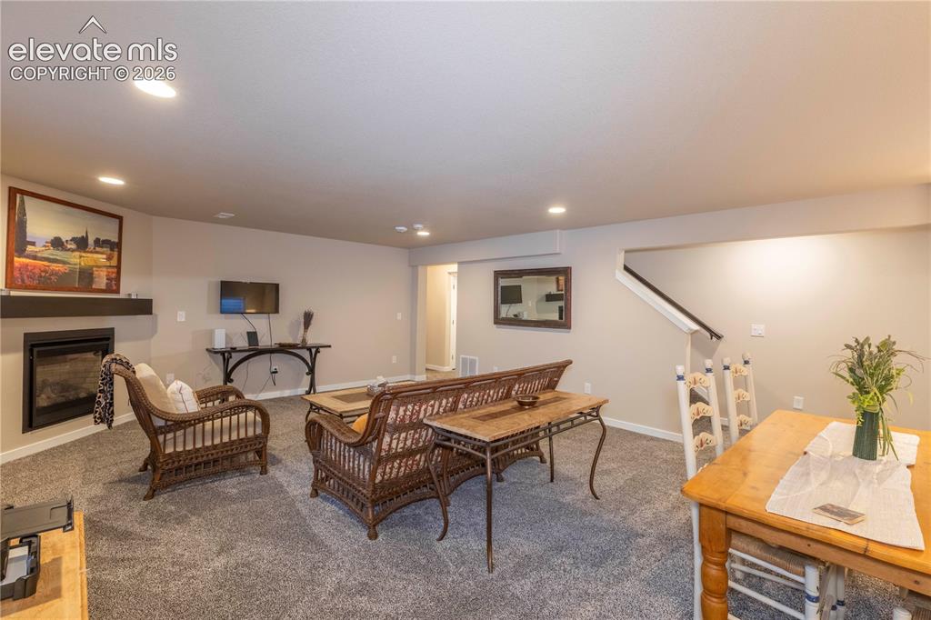 Image 10 of 32: Family Room