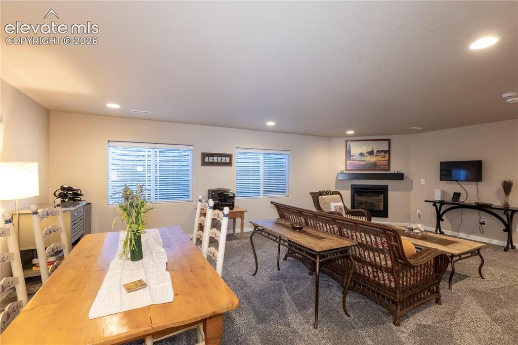 Image 11 of 32: Family Room