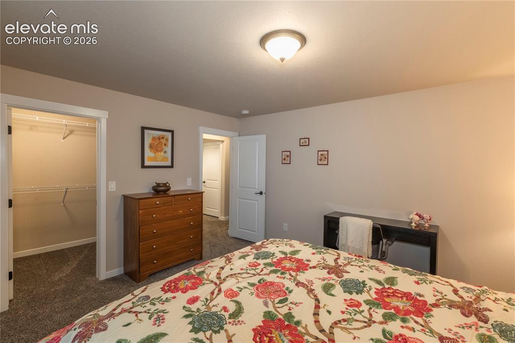 Image 18 of 32: Bedroom