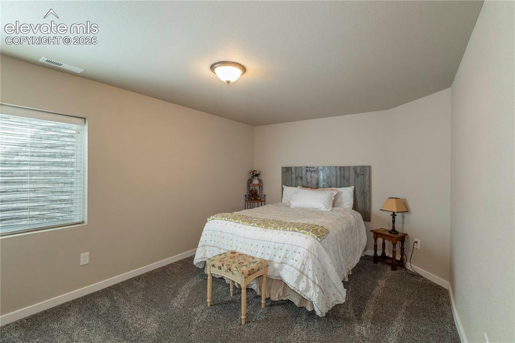 Image 19 of 32: Bedroom
