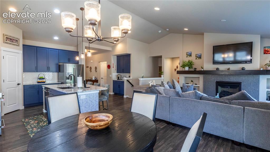 Image 2 of 32: Gorgeous Open Great room