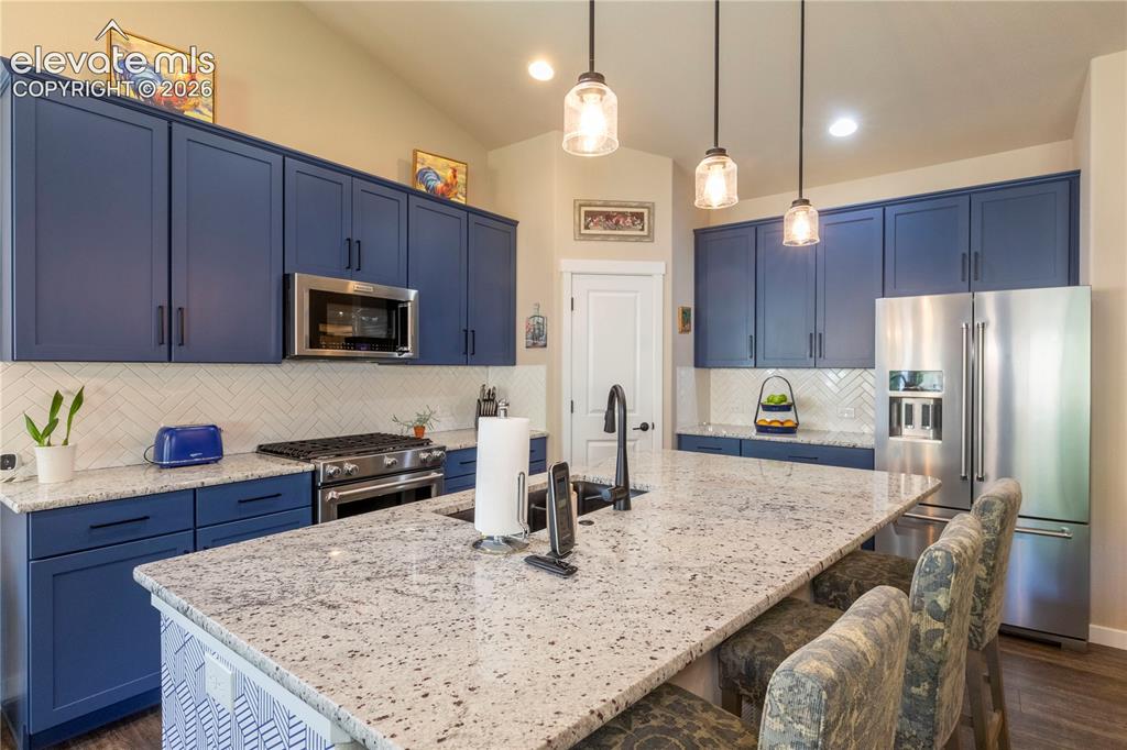 Image 6 of 32: Kitchen
