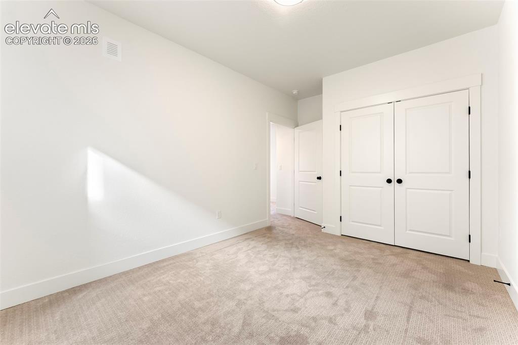 Image 19 of 23: Bedroom