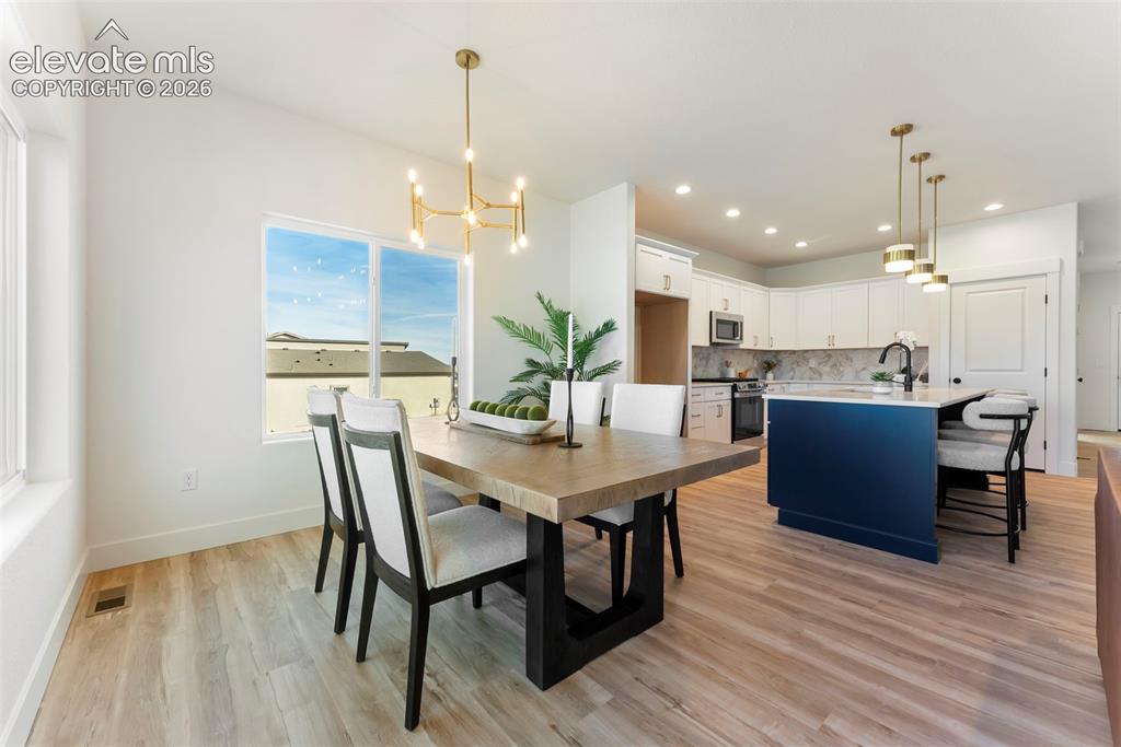 Image 6 of 23: Dining Area