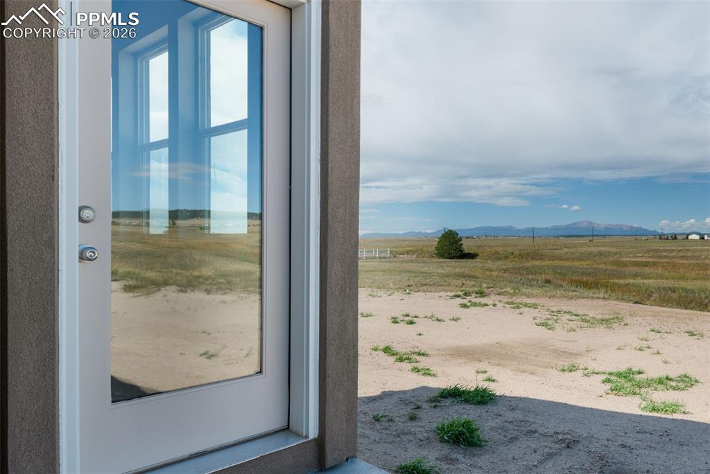 Image 17 of 43: Entry