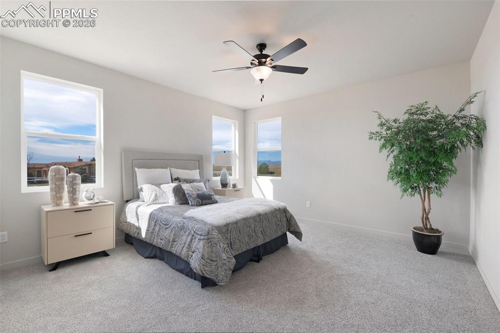 Image 43 of 43: Bedroom