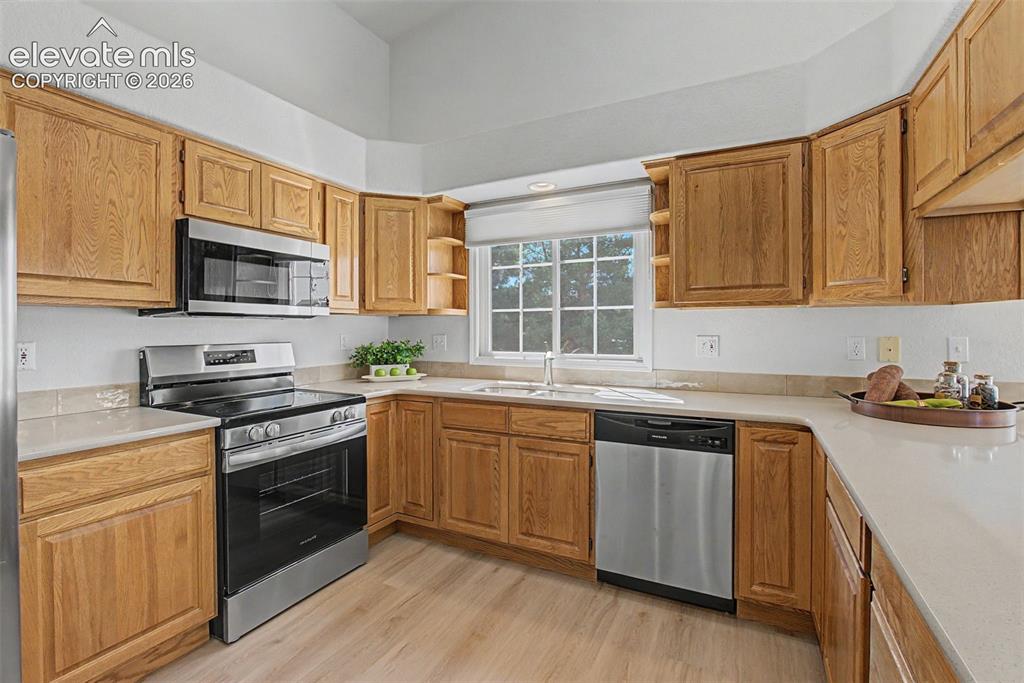 Image 7 of 30: Kitchen