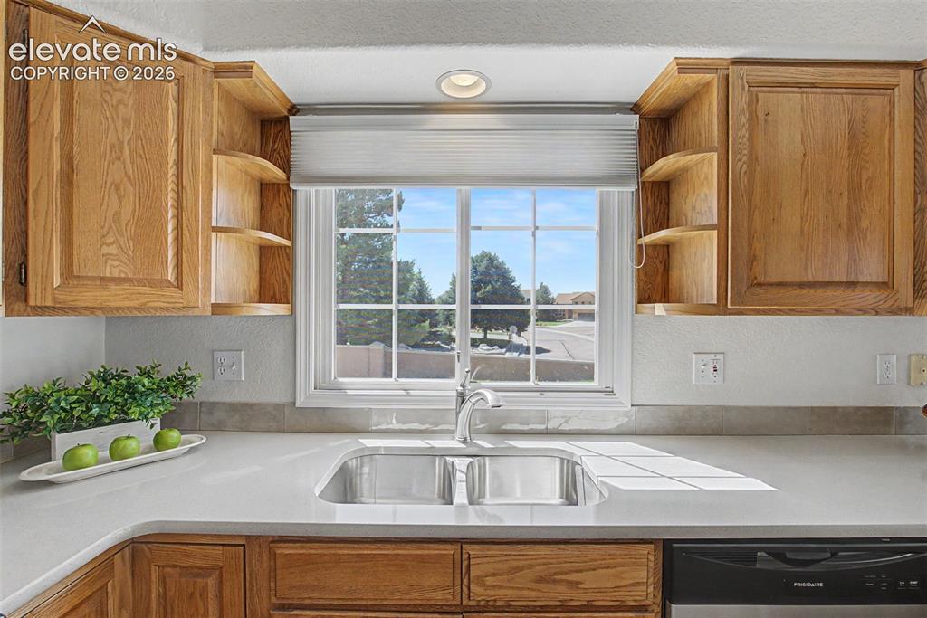 Image 9 of 30: Kitchen
