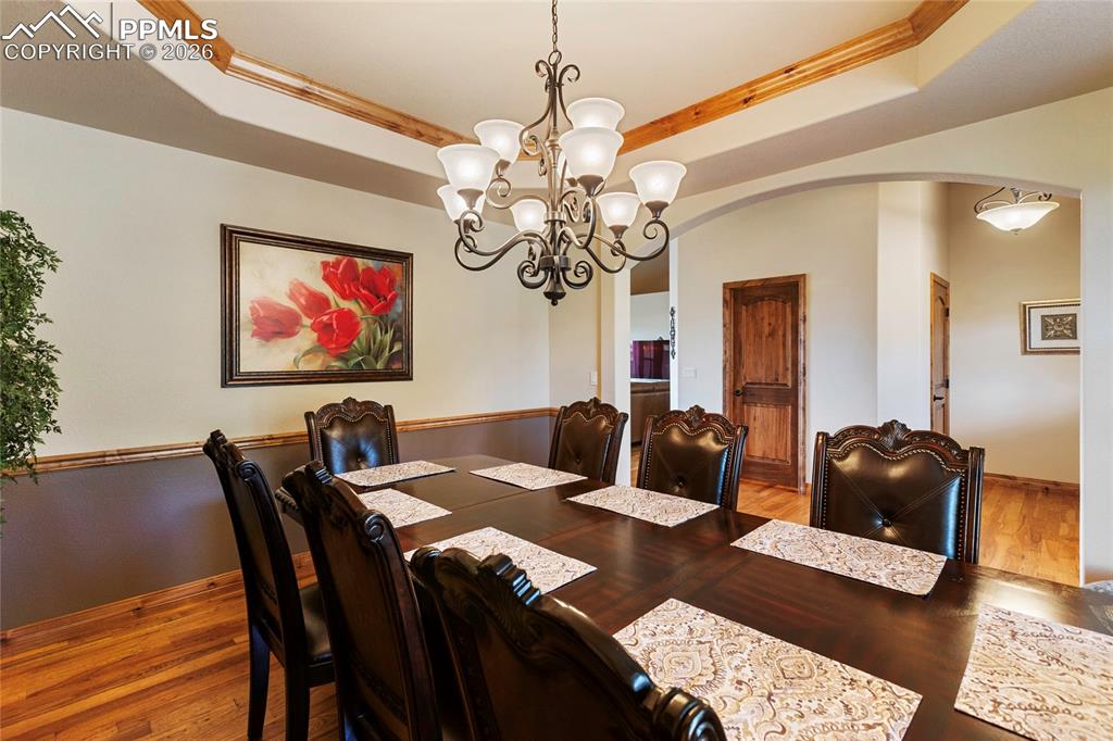 Image 13 of 50: Dining Area