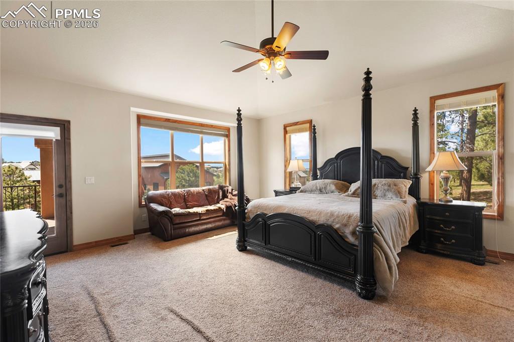 Image 26 of 50: Bedroom