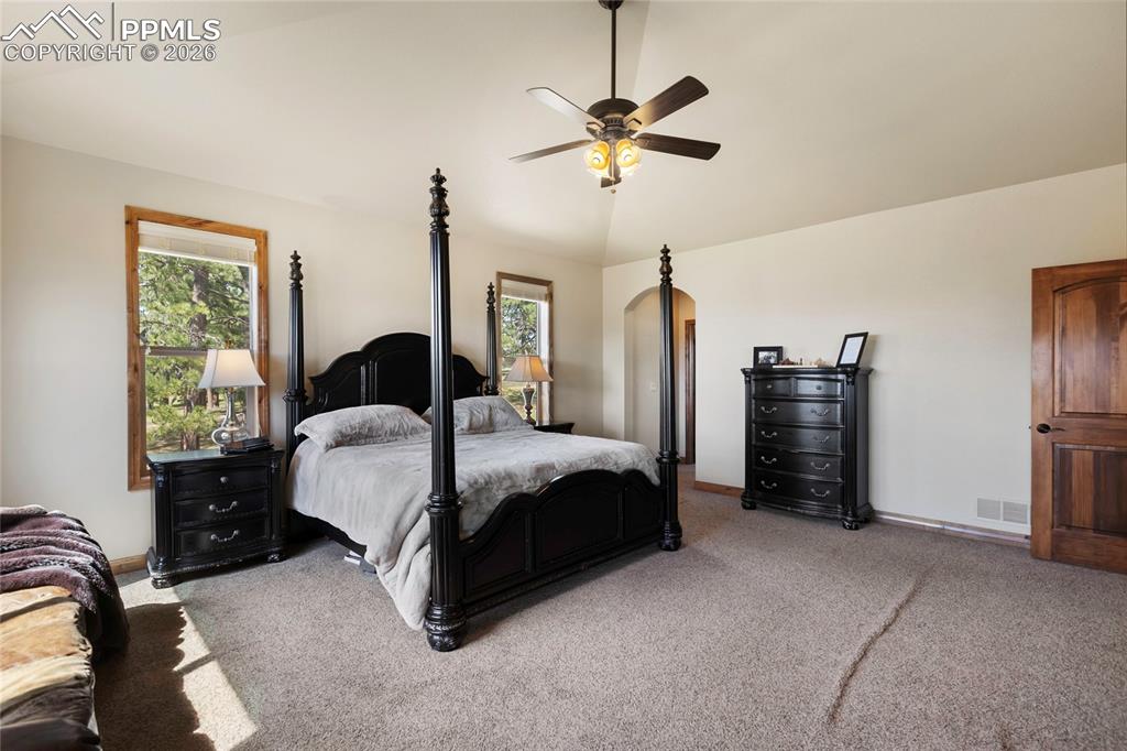 Image 28 of 50: Bedroom