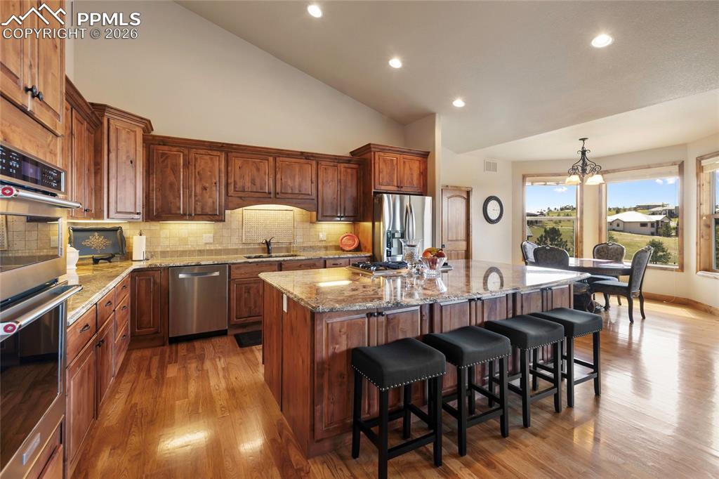 Image 3 of 50: Kitchen