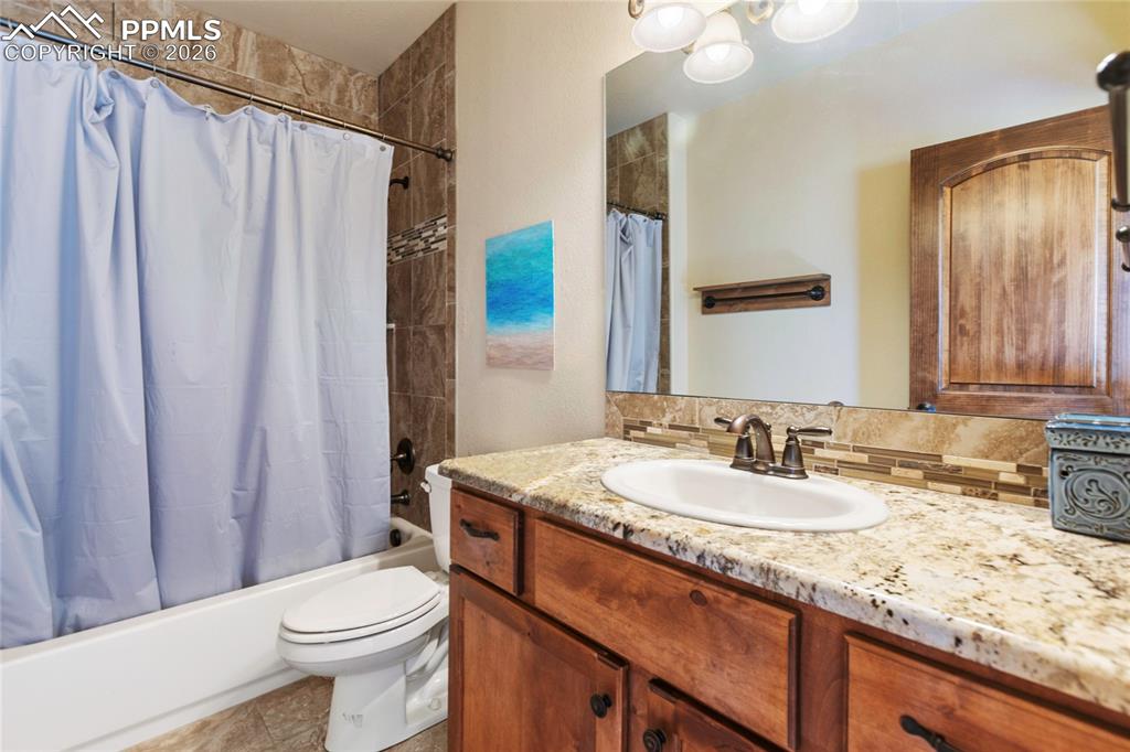 Image 39 of 50: Bathroom