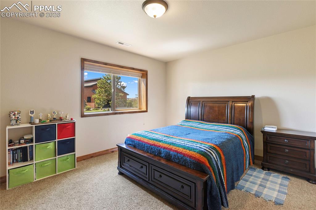 Image 40 of 50: Bedroom