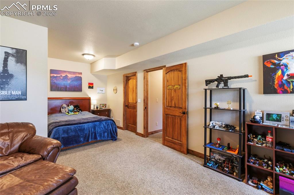 Image 43 of 50: Bedroom