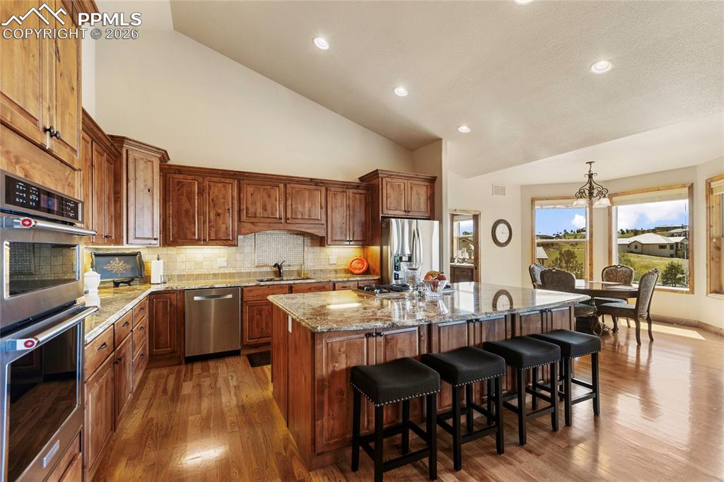 Image 8 of 50: Kitchen