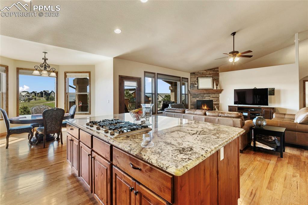 Image 9 of 50: Kitchen