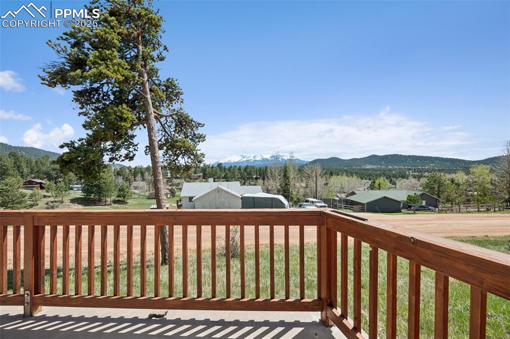 Image 19 of 22: Deck