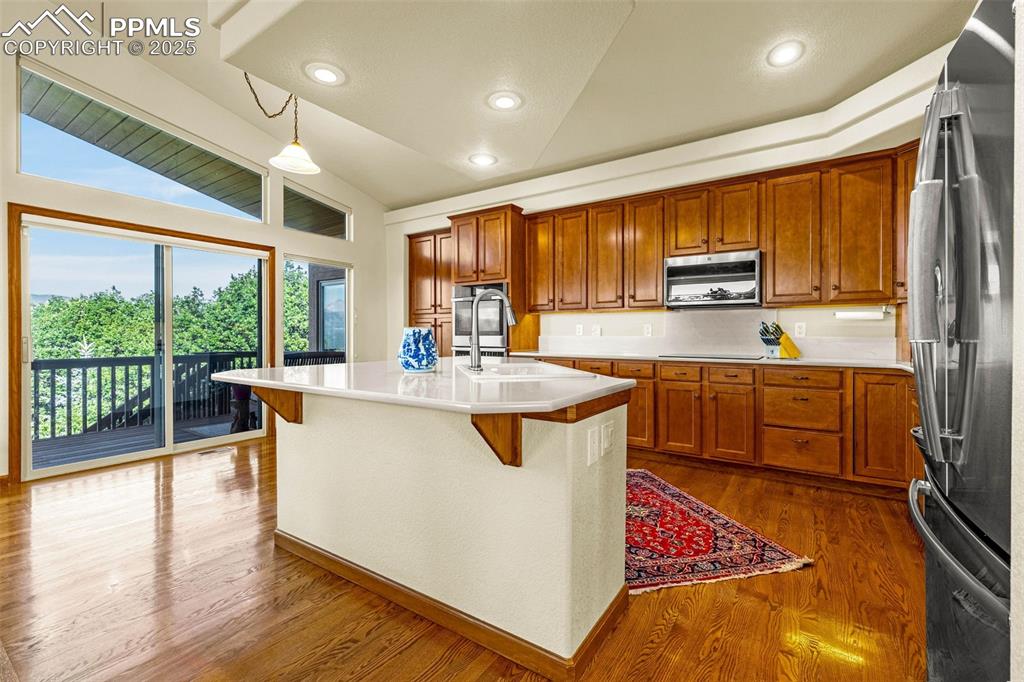 Image 10 of 43: Kitchen