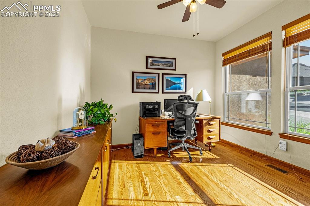 Image 14 of 43: Office