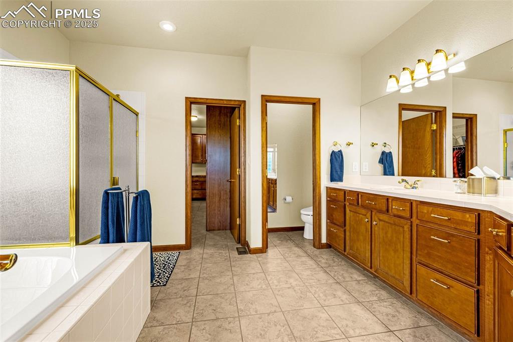 Image 18 of 43: Bathroom