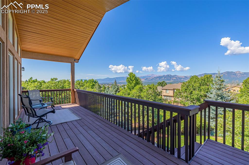 Image 8 of 43: Deck