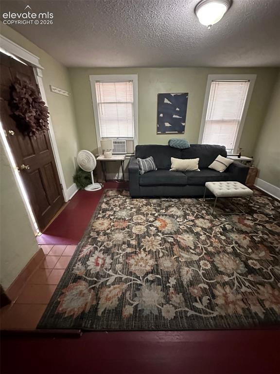 Image 4 of 17: Living Room