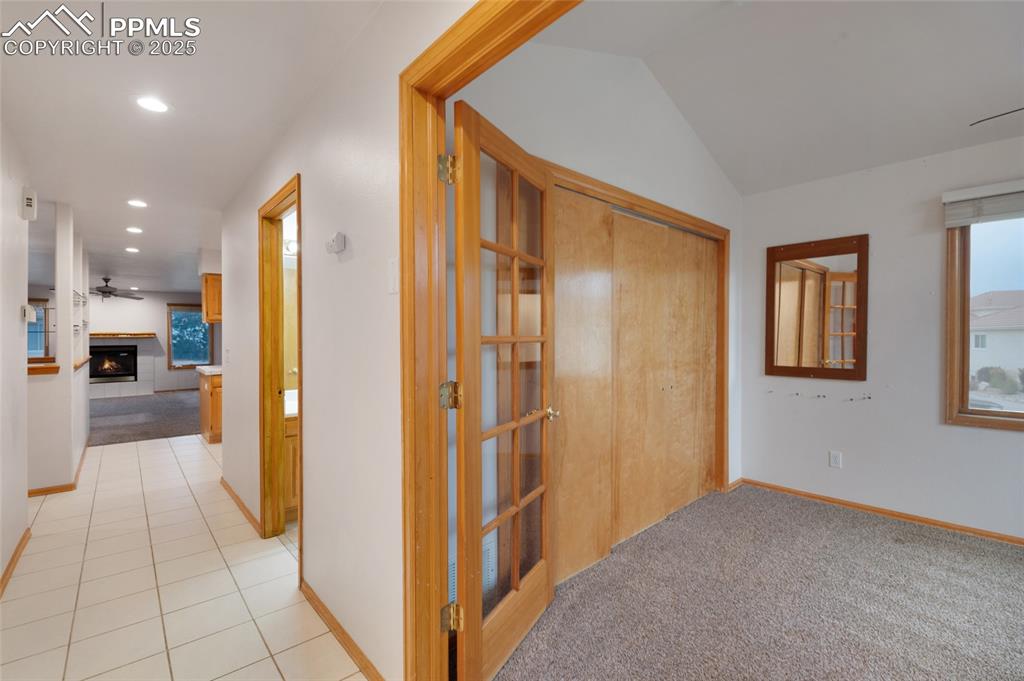 Image 22 of 40: Entry