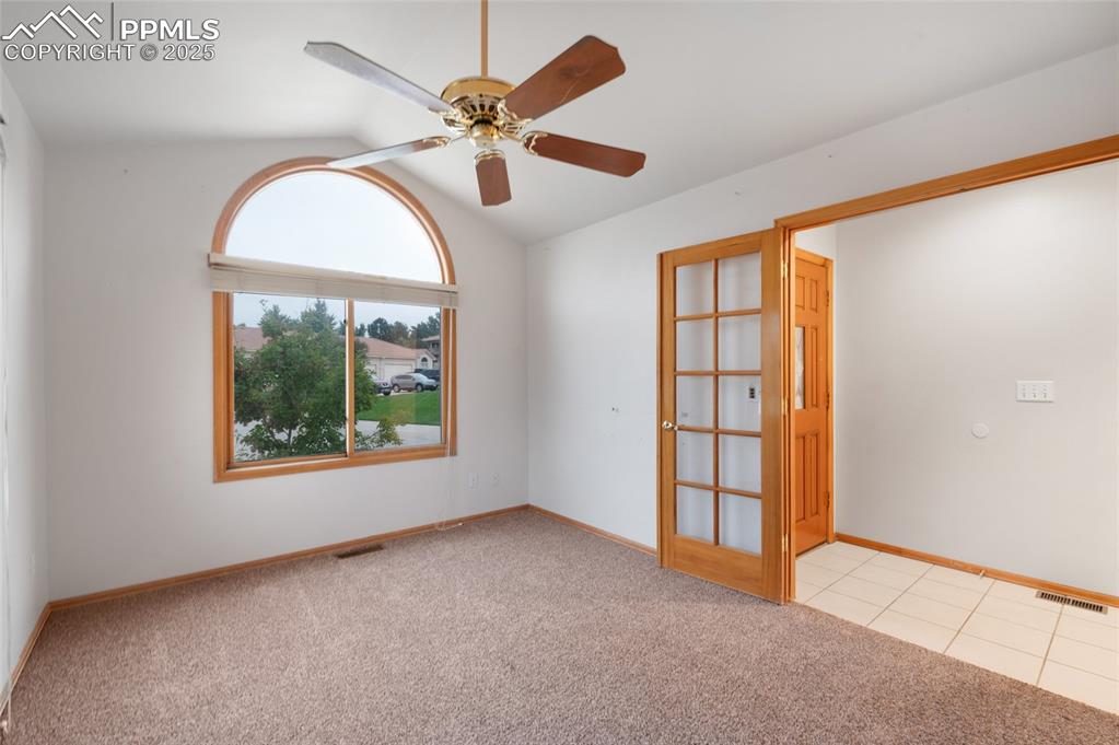 Image 24 of 40: Office