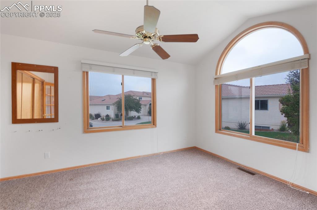 Image 25 of 40: Office