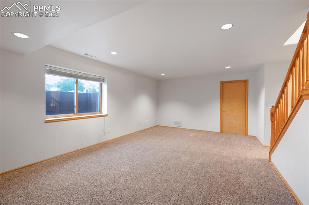 Image 31 of 40: Family Room