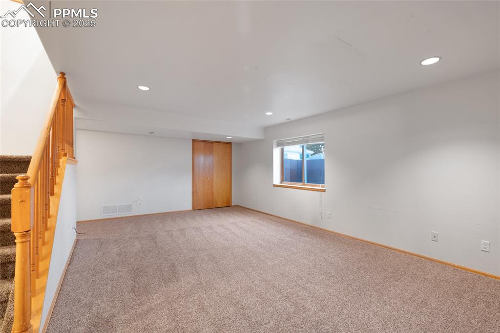 Image 32 of 40: Family Room