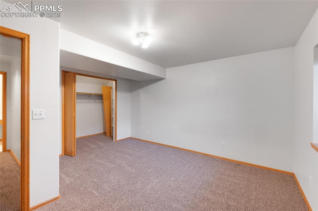 Image 34 of 40: Bedroom