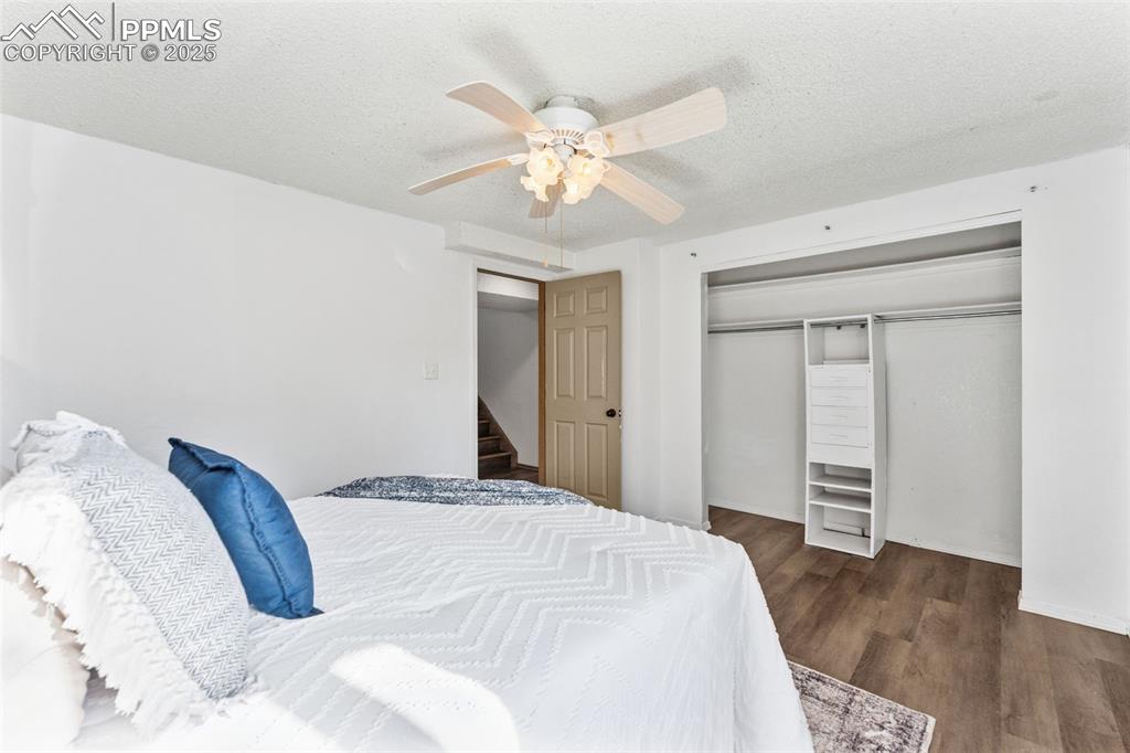 Image 11 of 16: Bedroom