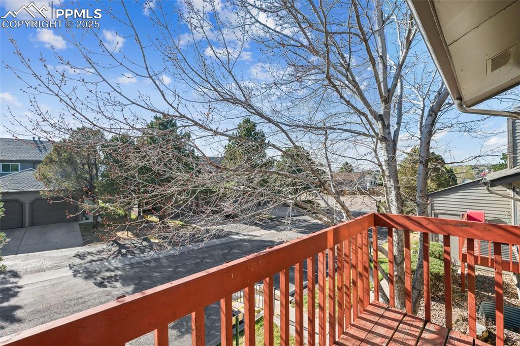 Image 15 of 16: Deck