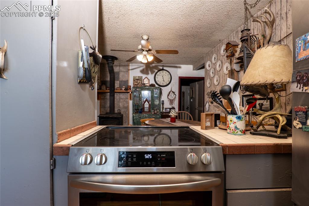 Image 10 of 33: Kitchen