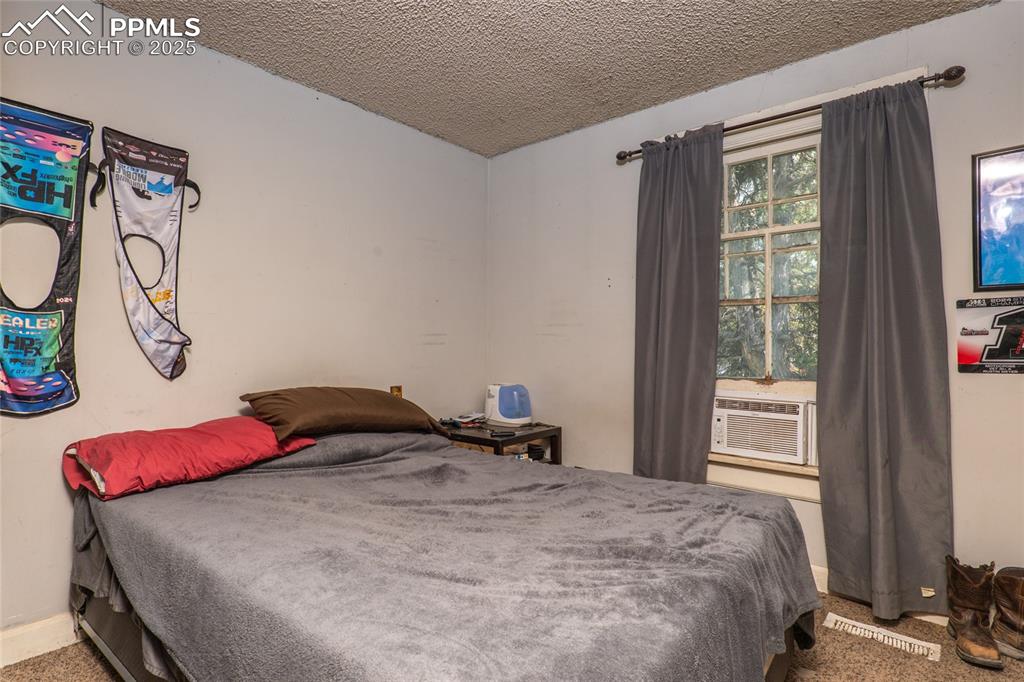Image 14 of 33: Bedroom