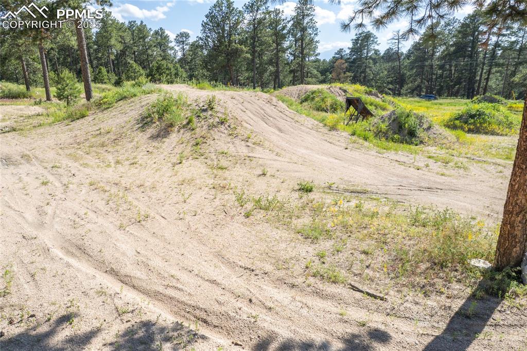 Image 27 of 33: Motocross Track 