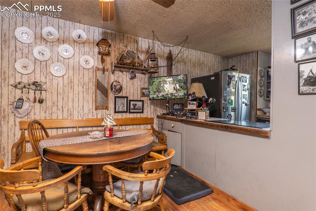 Image 6 of 33: Dining Area