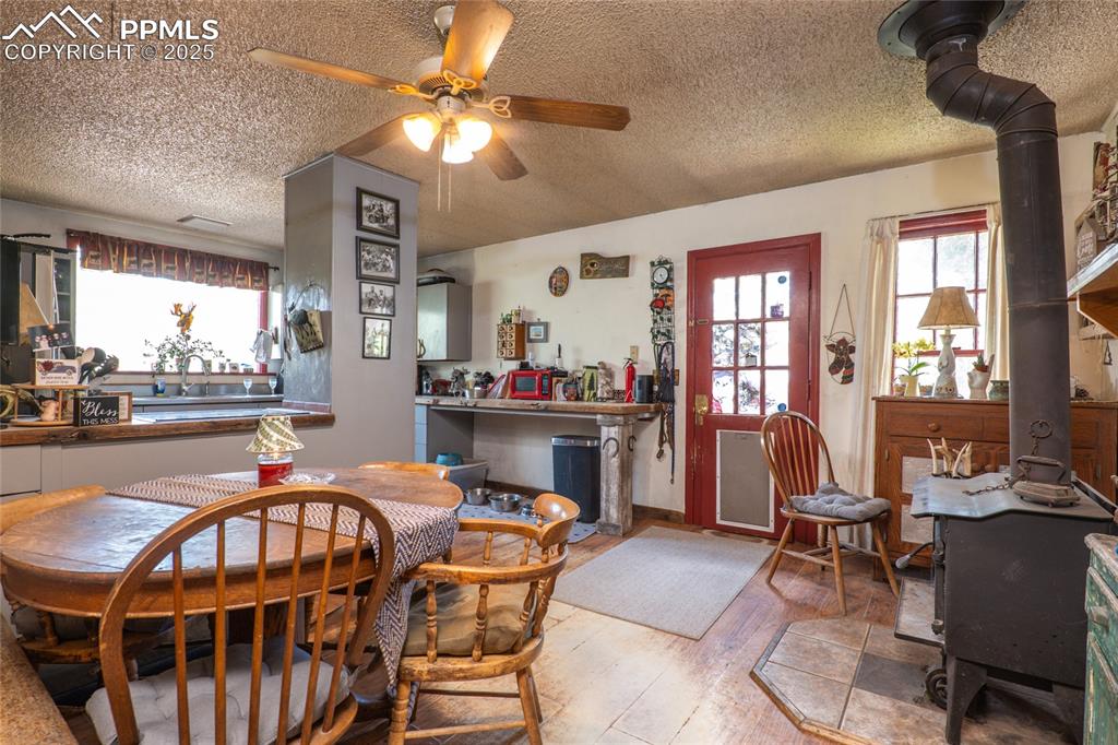 Image 7 of 33: Dining Area