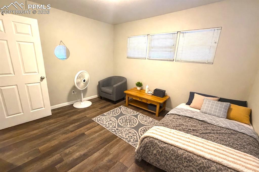 Image 20 of 33: Bedroom