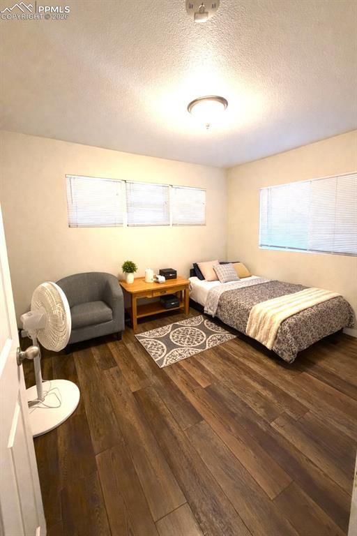 Image 21 of 33: Bedroom