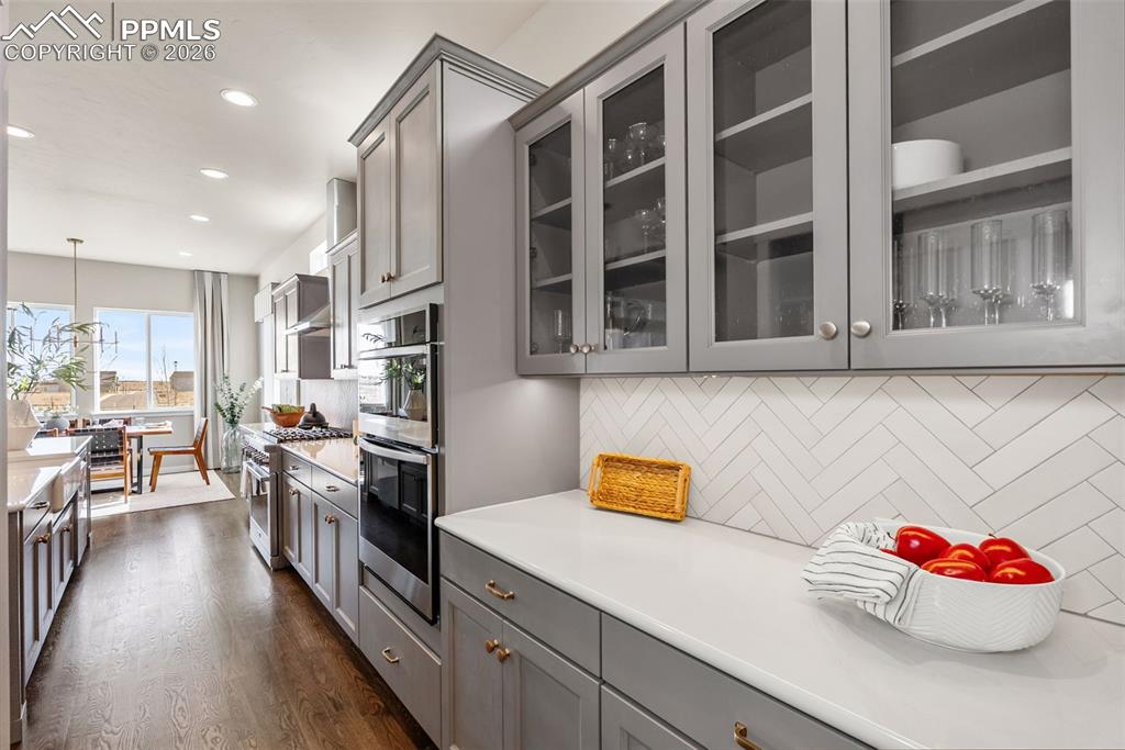 Image 11 of 20: Kitchen