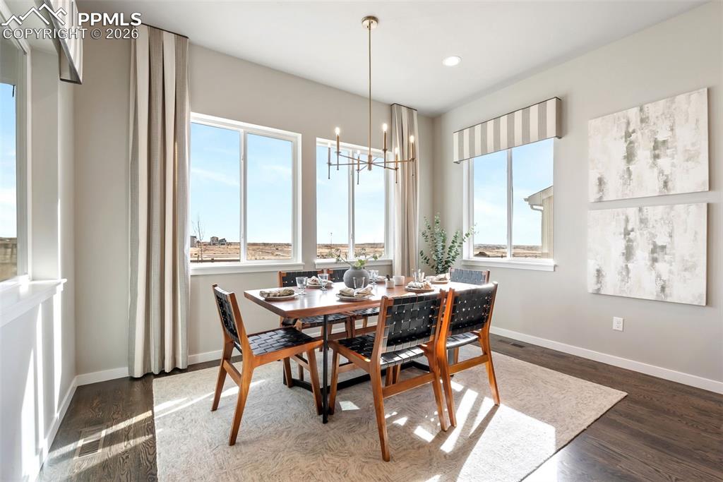 Image 12 of 20: Dining Area