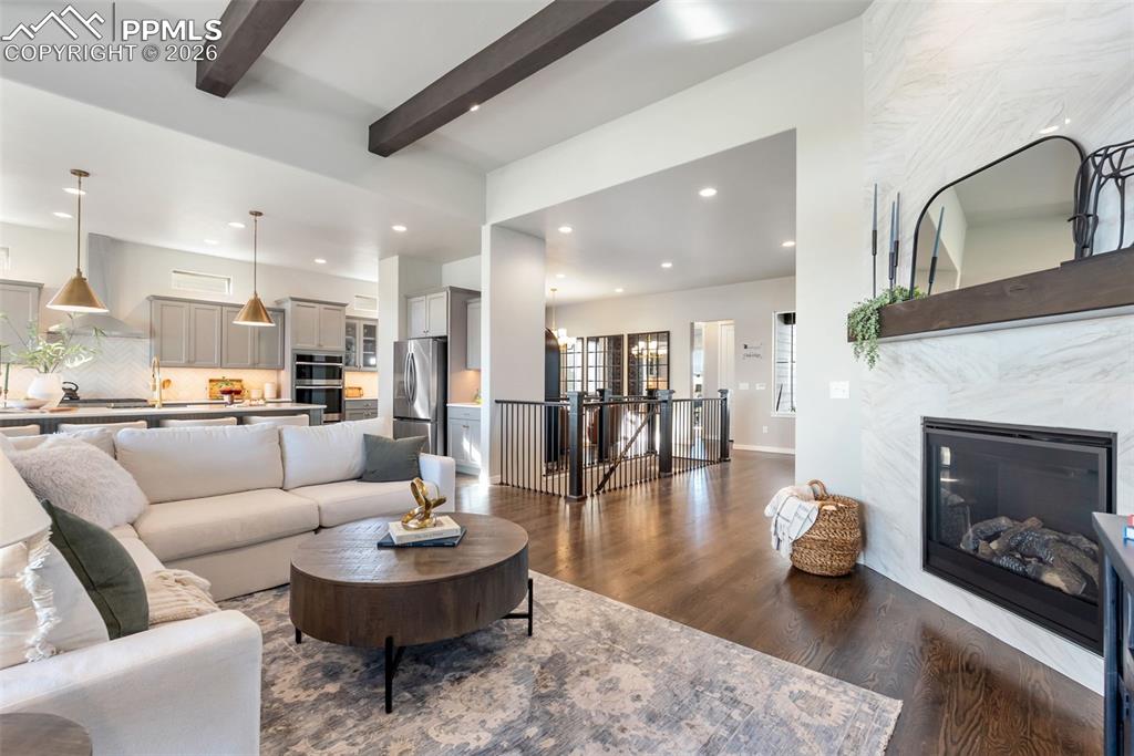 Image 5 of 20: Living Room