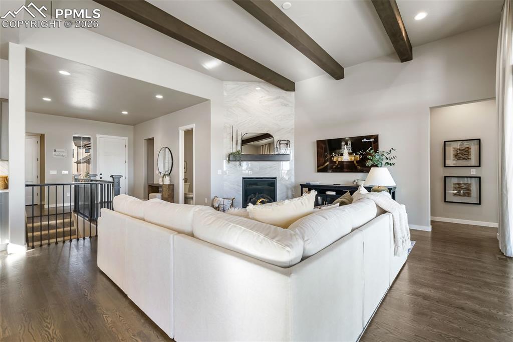 Image 7 of 20: Living Room