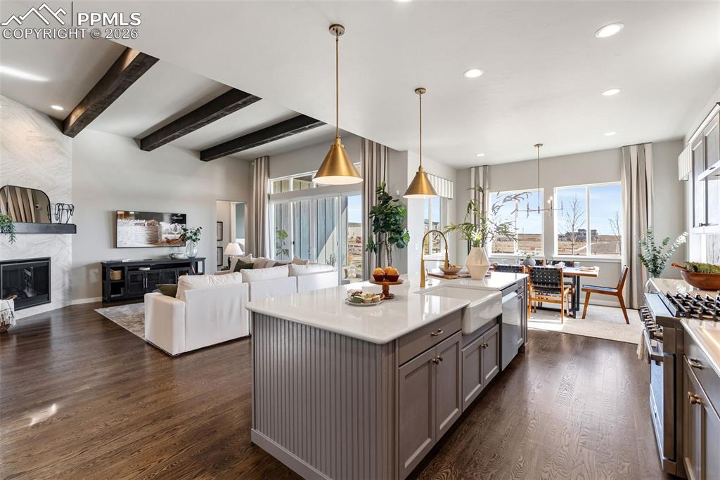 Image 8 of 20: Kitchen