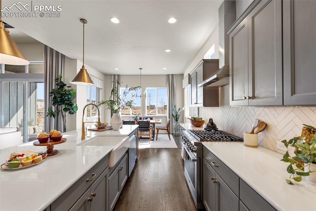 Image 9 of 20: Kitchen